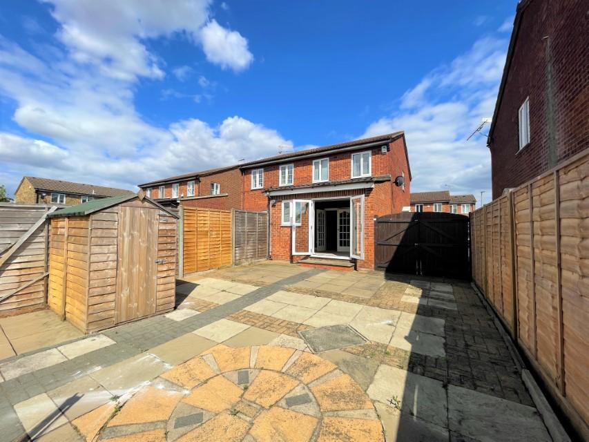 Tanfield Green, Wigmore, Luton, LU2 9UE 3 bed semidetached house to