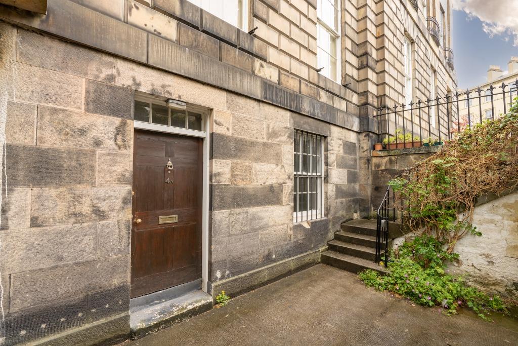 North East Circus Place, New Town, Edinburgh, EH3 2 bed flat £1,150