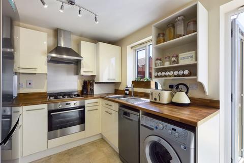 37 Sunliner Way, South Ockendon, RM15 5FS