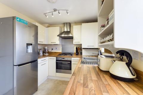 37 Sunliner Way, South Ockendon, RM15 5FS