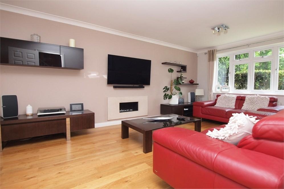 Scotts Lane, Bromley, BR2 4 bed detached house £1,100,000