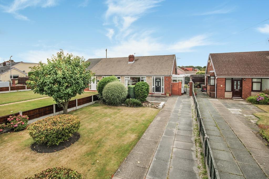 Billinge Road, AshtoninMakerfield... 2 bed semidetached bungalow £