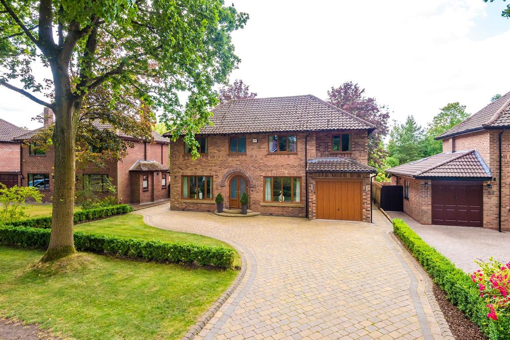 Culcheth Hall Drive, Culcheth, Warrington, WA3 5 bed detached house for