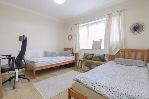 2 bedroom maisonette for sale, Sussex Crescent, Northolt