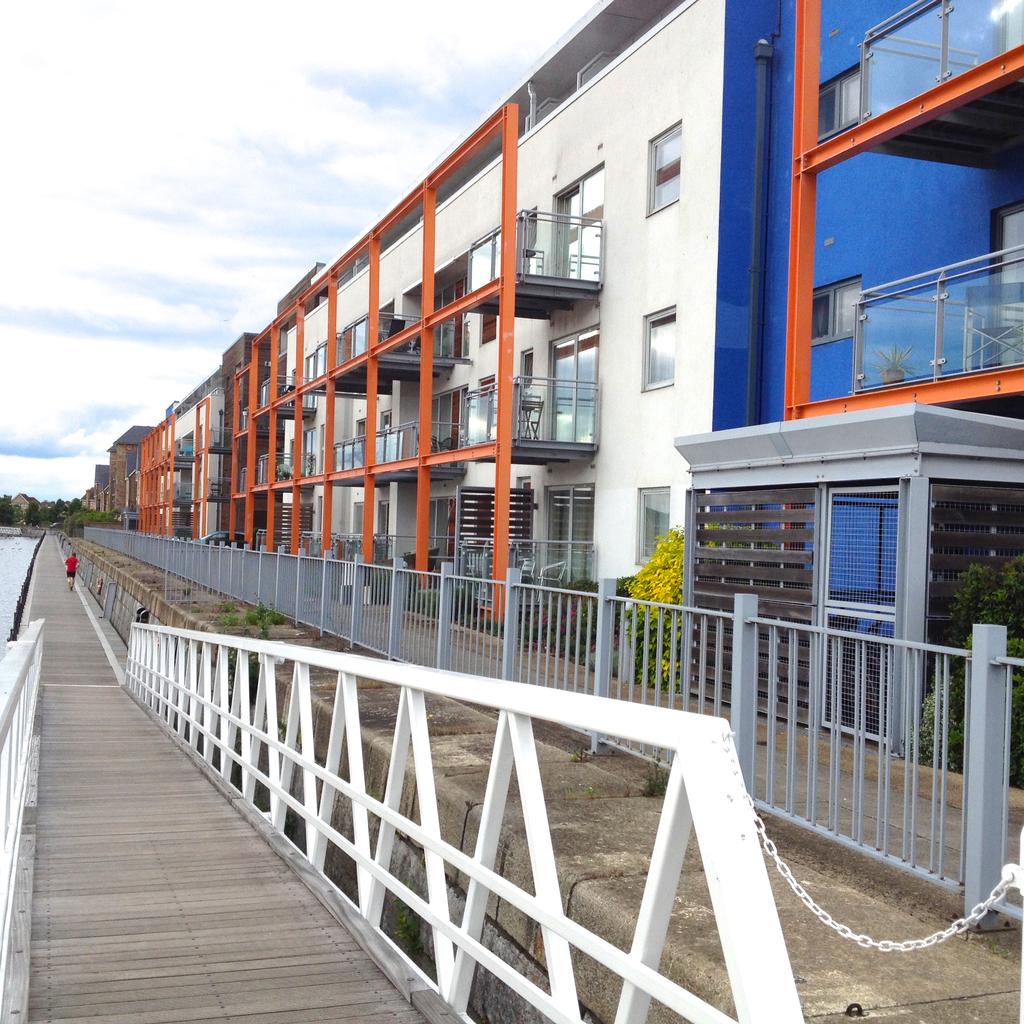 Watersmeet, St. Marys Island ME4 2 bed apartment £1,100 pcm (£254 pw)