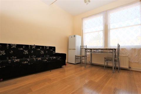 2 bedroom flat to rent, Sandford Avenue, Wood Green N22