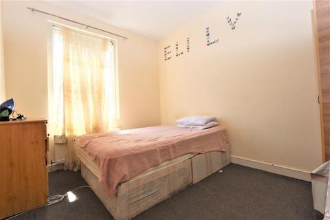 2 bedroom flat to rent, Sandford Avenue, Wood Green N22