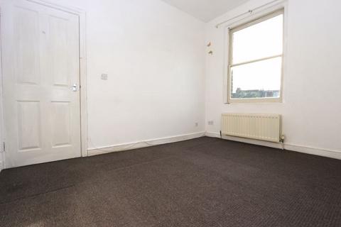 2 bedroom flat to rent, Sandford Avenue, Wood Green N22