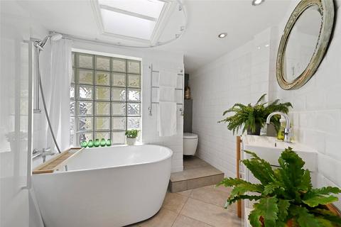 62d Addison Gardens, London, W14 0DP
