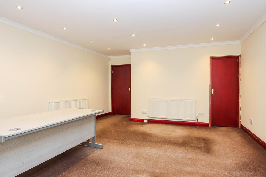 Edge Lane, Stretford, Manchester, M32 Property £800 pcm (£185 pw)