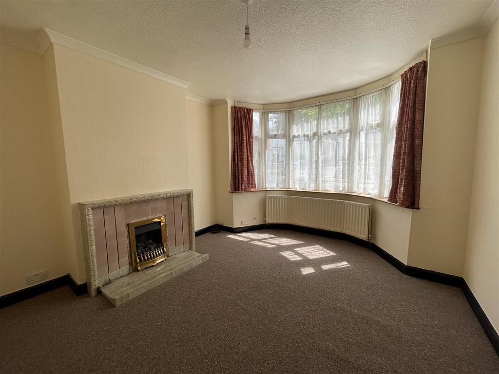 Knightwick Crescent, Birmingham 3 bed semidetached house £900 pcm (£