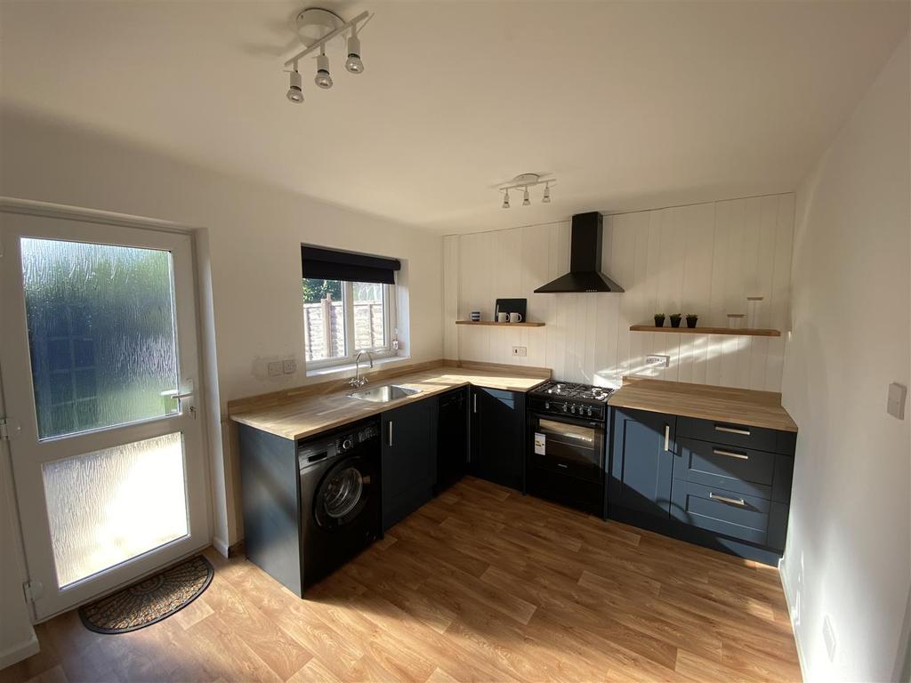 11 Chapel Lane, Codsall 2 bed semidetached house £895 pcm (£207 pw)