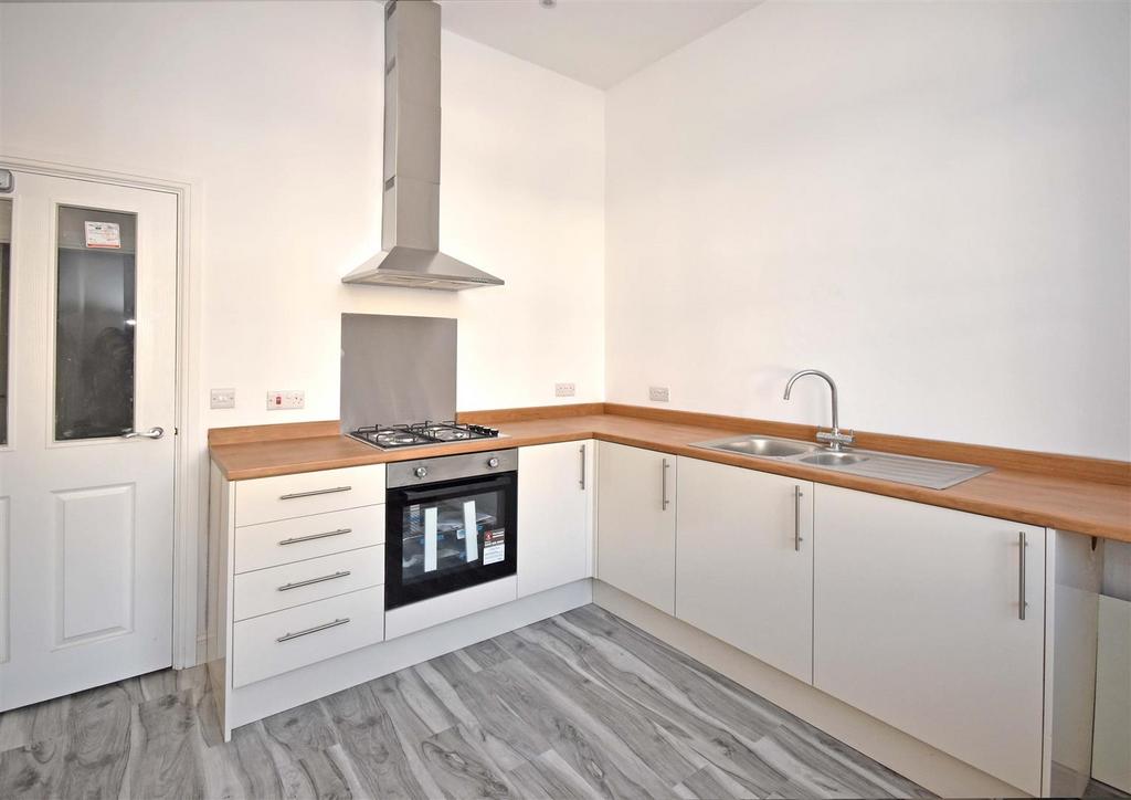 16a High St-kitchen.jpg