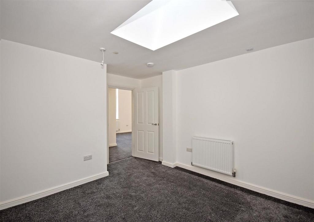 16a High St-bed2.jpg