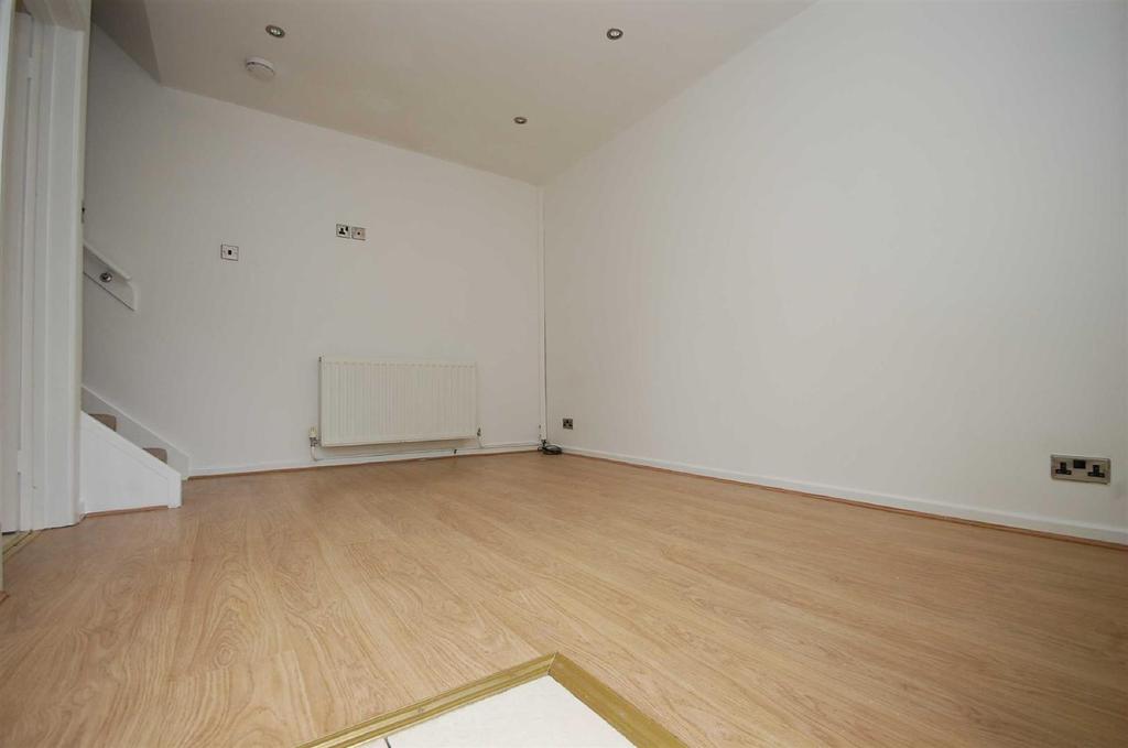 5 The Cottages, Stafford Street Brewood, Stafford 1 bed cottage £550