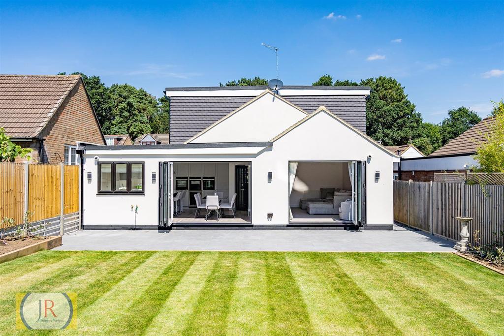 Brookside Crescent, Cuffley 4 bed detached bungalow £949,995