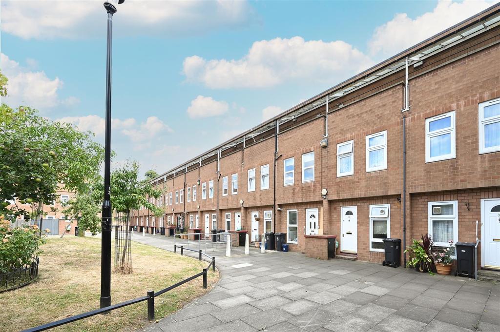 Clevedon Close, N16 2 bed flat for sale £525,000
