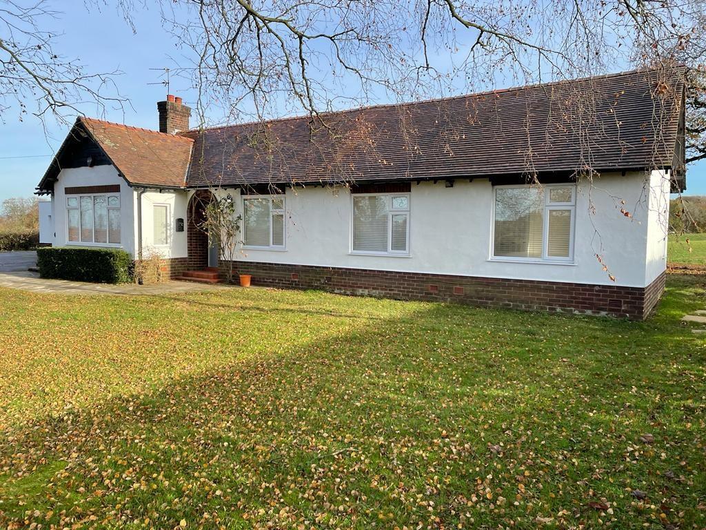 Oak Road, Mottram St. Andrew, Macclesfield 3 bed house £2,995 pcm (£