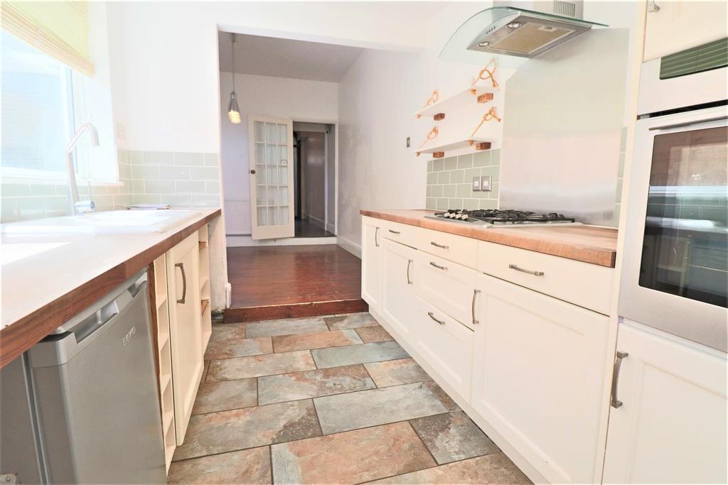 Sycamore Avenue, Oulton Broad, Lowestoft 3 bed terraced house for sale