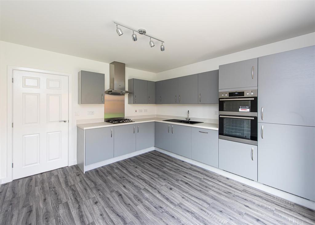 40 Foxglove Way kitchen2.jpg