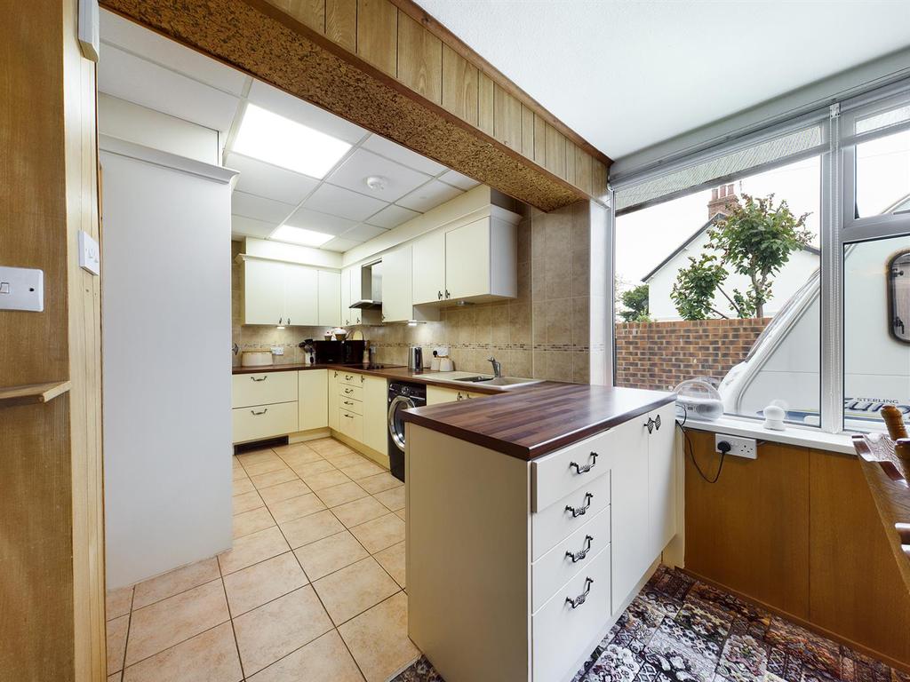 Kitchen: