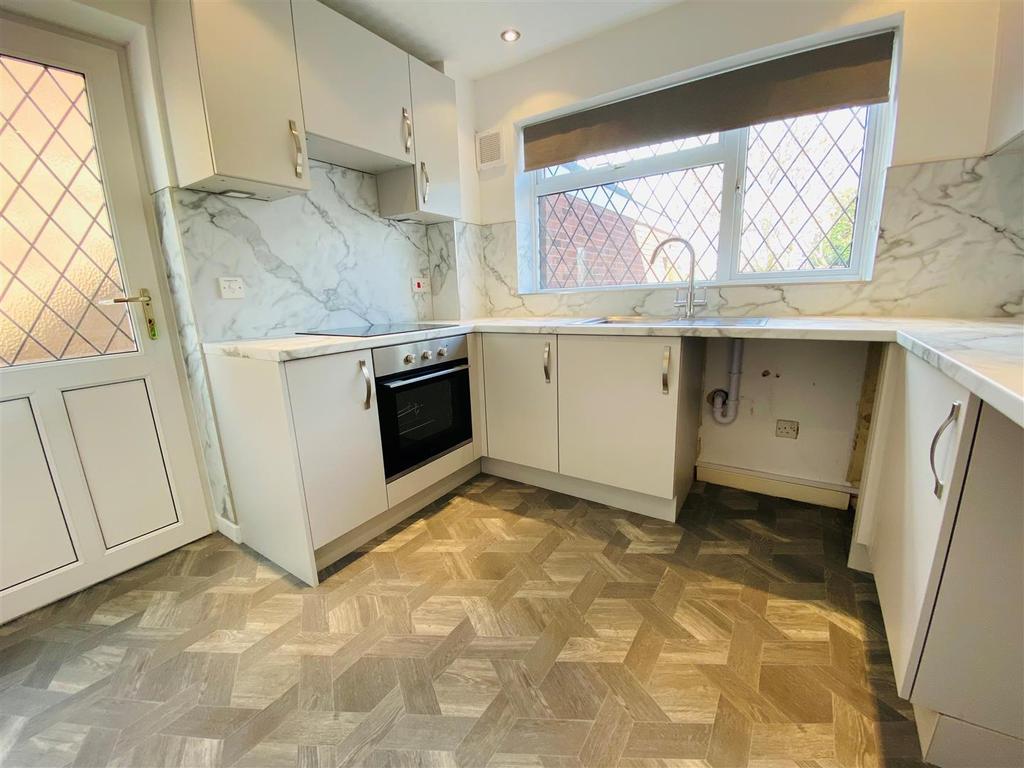 Kitchen 2.jpg