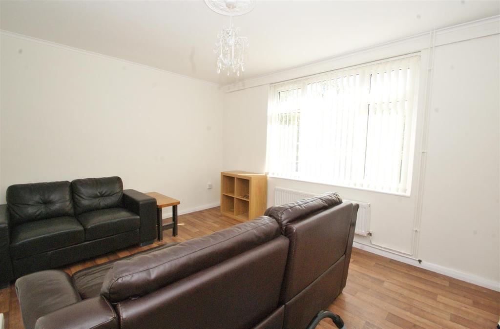 Foyle Drive, South Ockendon 2 bed house £1,250 pcm (£288 pw)