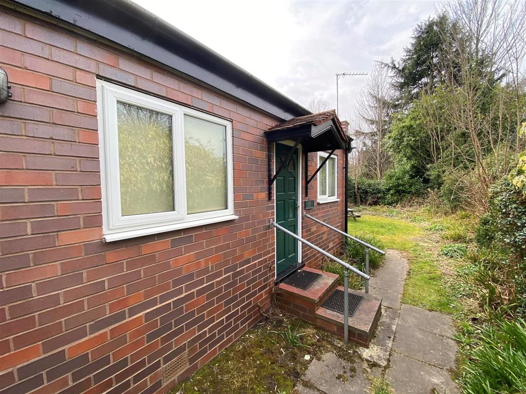 Garden Flat, 233 Tettenhall Road, Wolverhampton 1 bed apartment £450