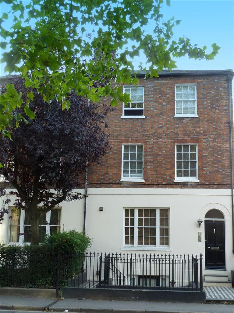 28 Walton Street Flat 2 Jericho Oxford 1 bed flat £1,400 pcm (£323 pw)