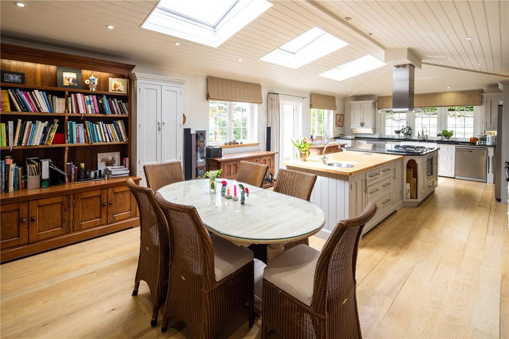 Kitchen/Dining Area