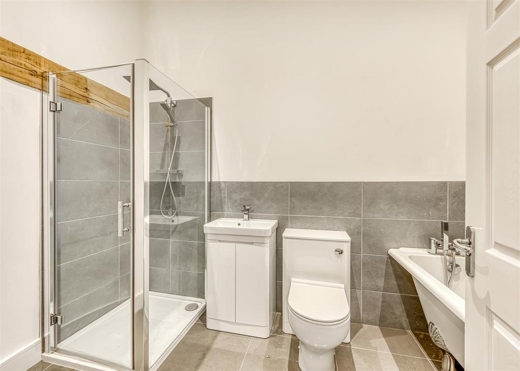 Lady Helens Hall-bed1 ensuite.jpg
