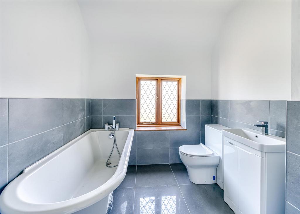 Lady Helens Hall-bed2 ensuite.jpg