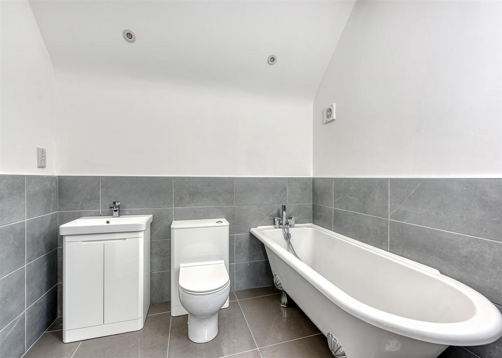 Lady Helens Hall-bed3 ensuite.jpg