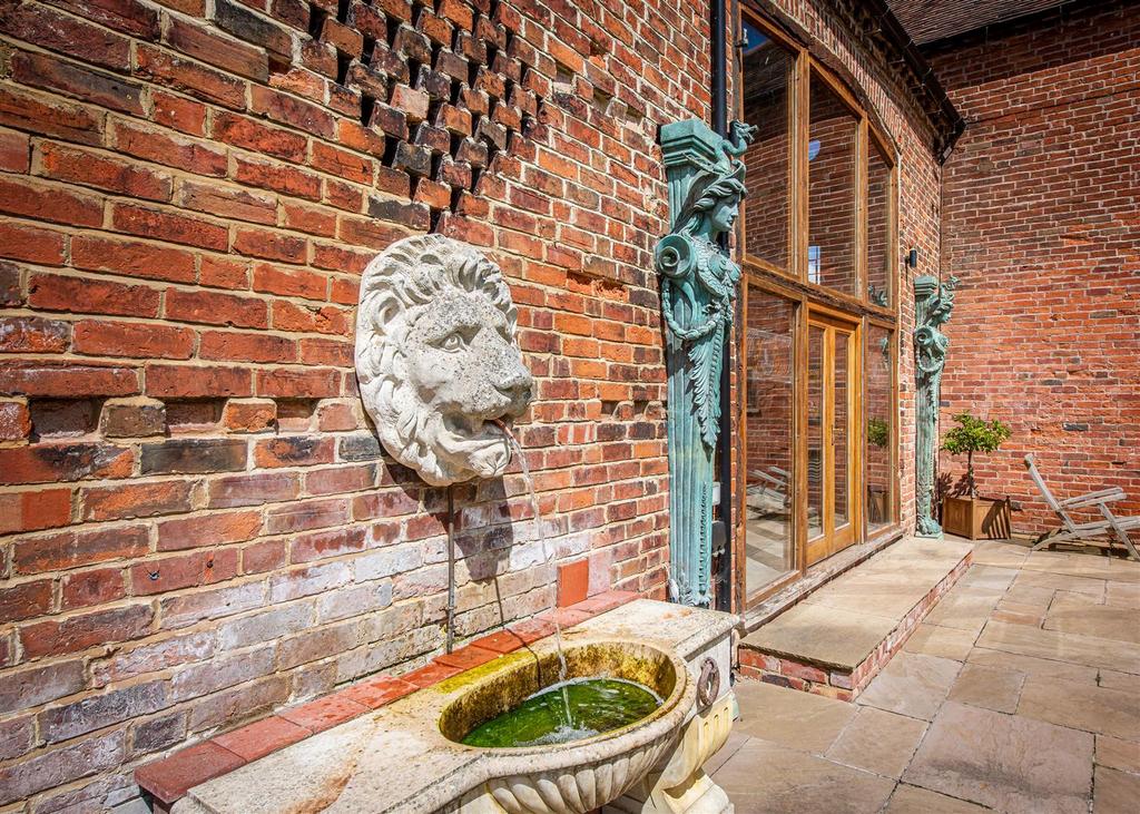 Lady Helens Hall-gdn2.jpg