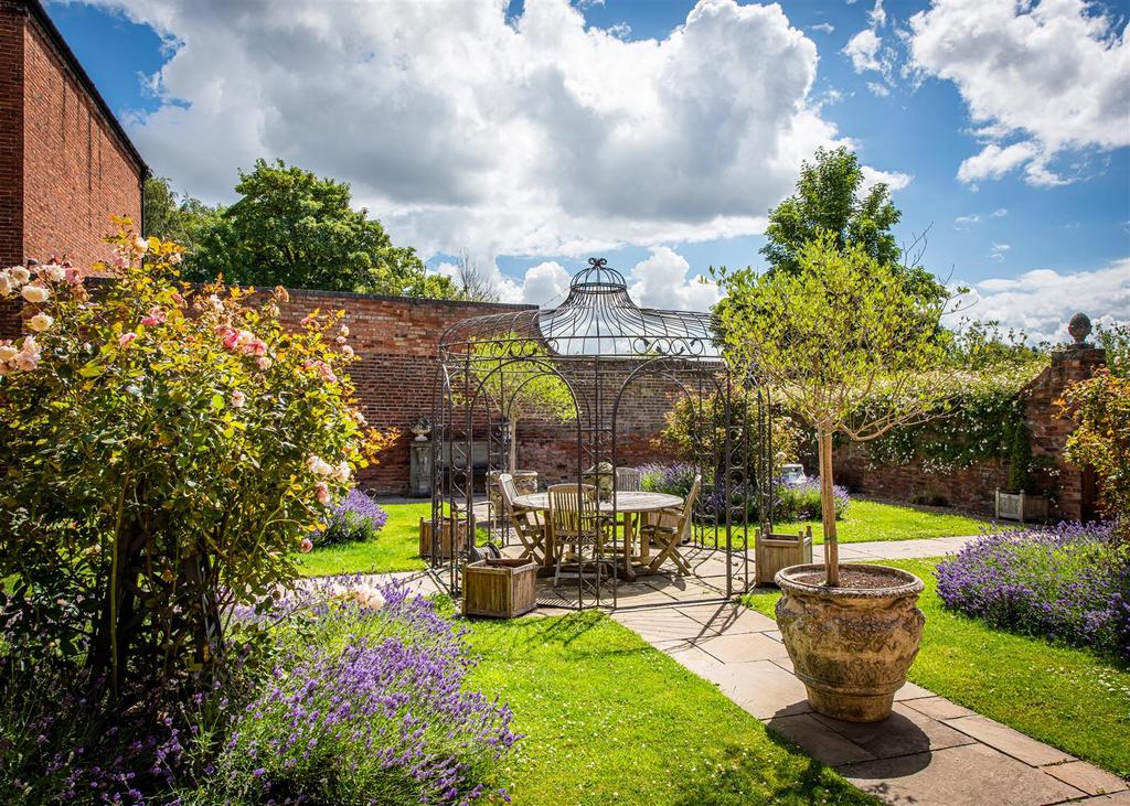 Lady Helens Hall-gdn1.jpg