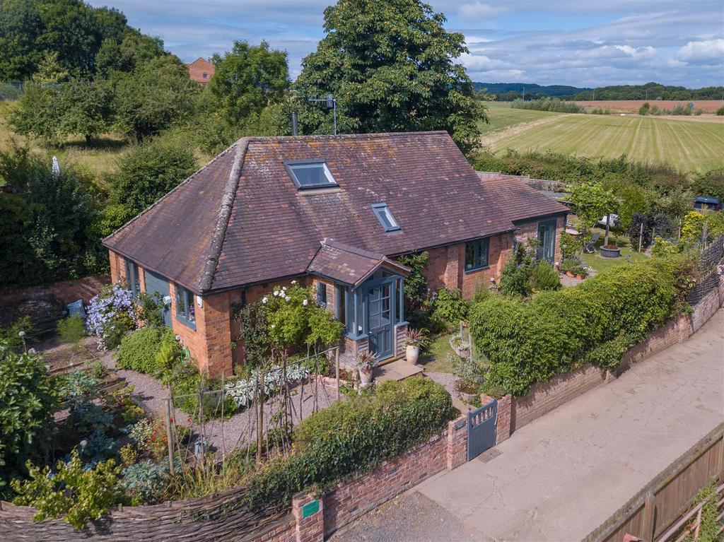 Dingle Road, Leigh, Worcester 3 bed detached house £475,000