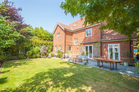 3 The Cedars, Chelmsford, CM2 6BL