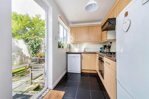 3 bedroom end of terrace house to rent, Boileau Road, Barnes SW13