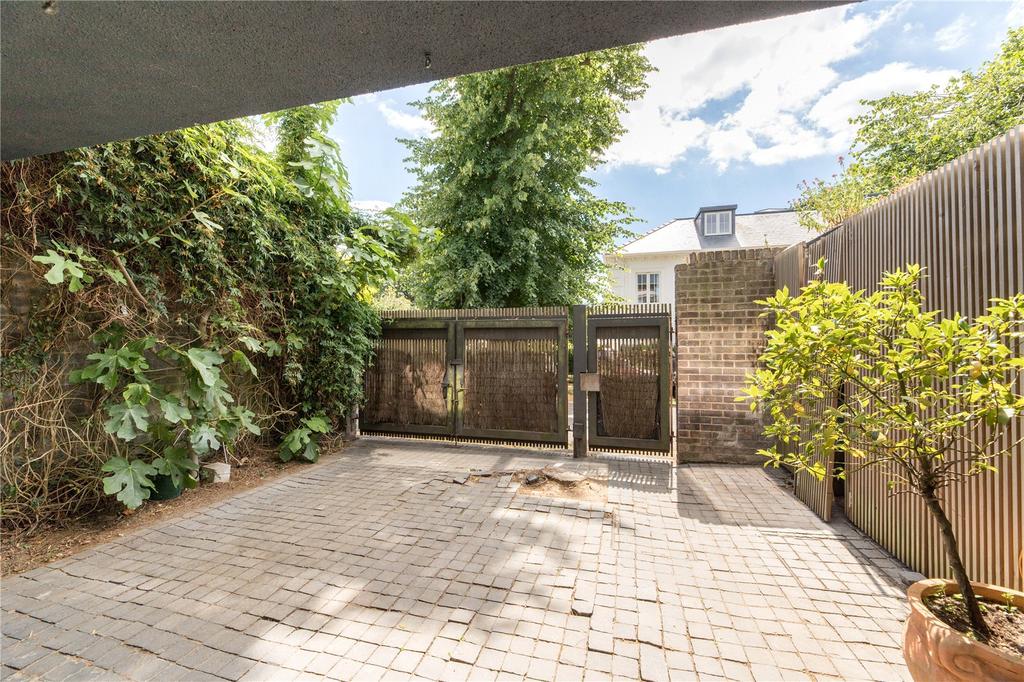 Garden/Driveway