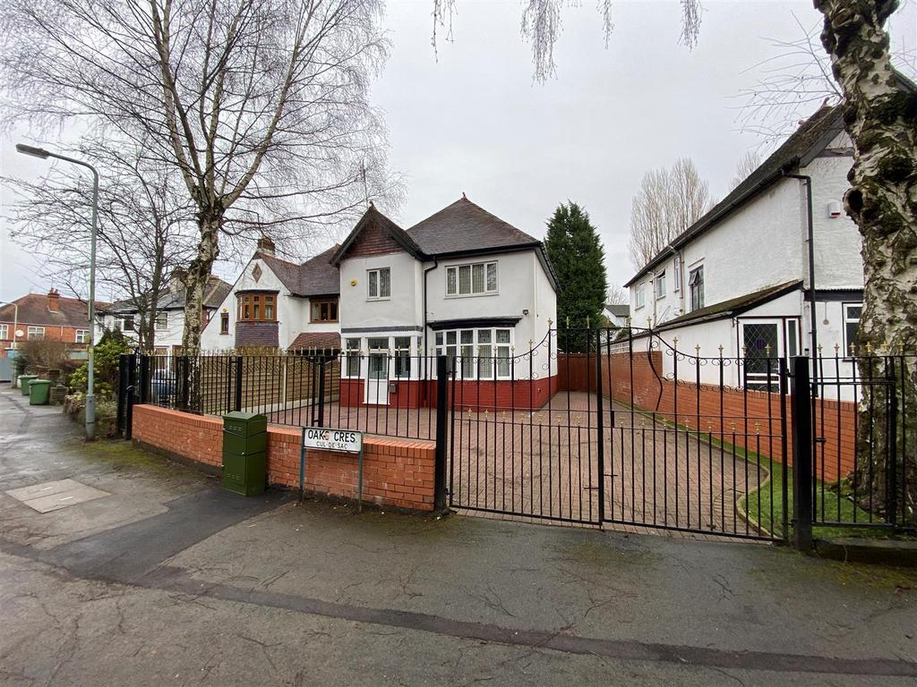 4 Oaks Crescent, Chapel Ash... 4 bed detached house £1,600 pcm (£369 pw)