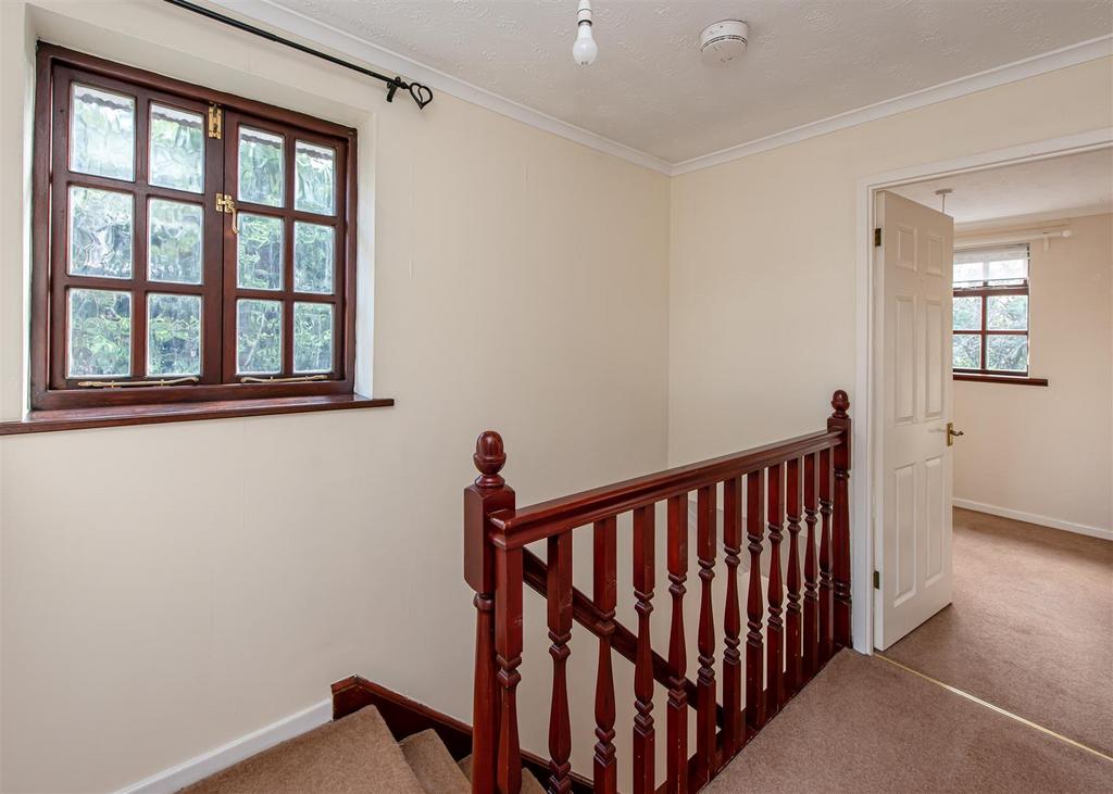 25 Millers Vale-landing.jpg