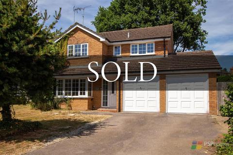 124 Beech Hill, Haywards Heath, RH16 3TT