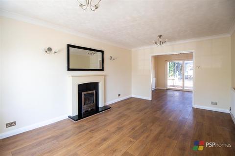124 Beech Hill, Haywards Heath, RH16 3TT