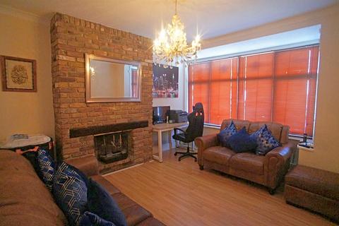 3 bedroom terraced house for sale - Normanshire Drive, London