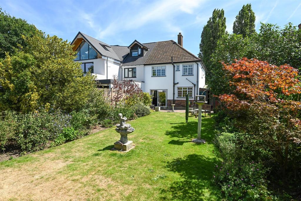 High Street, West Molesey 3 bed house £600,000