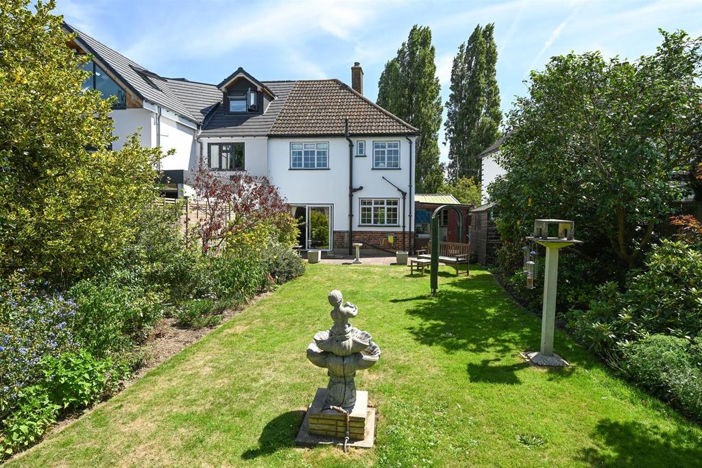 High Street, West Molesey 3 bed house £600,000