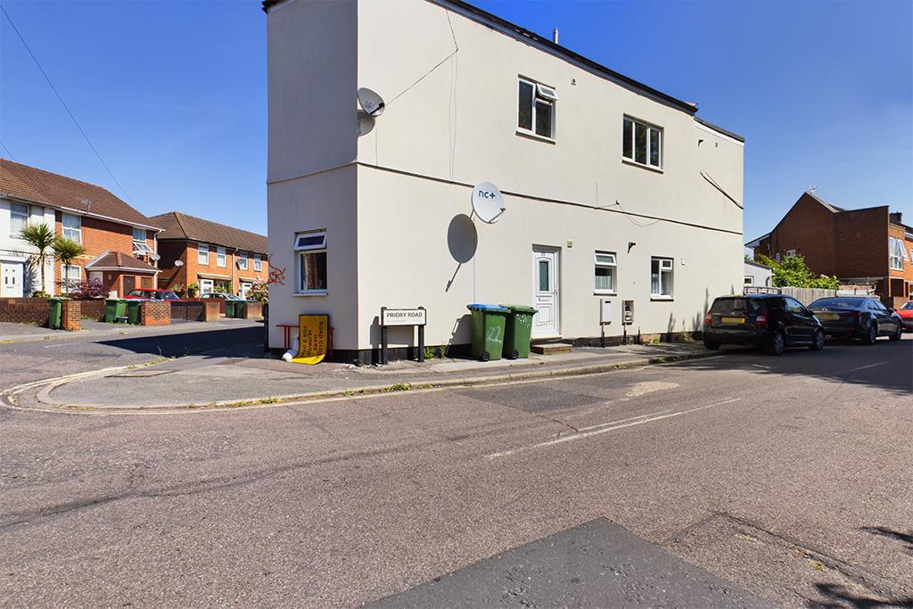 Priory Road, Southampton 2 bed apartment £750 pcm (£173 pw)