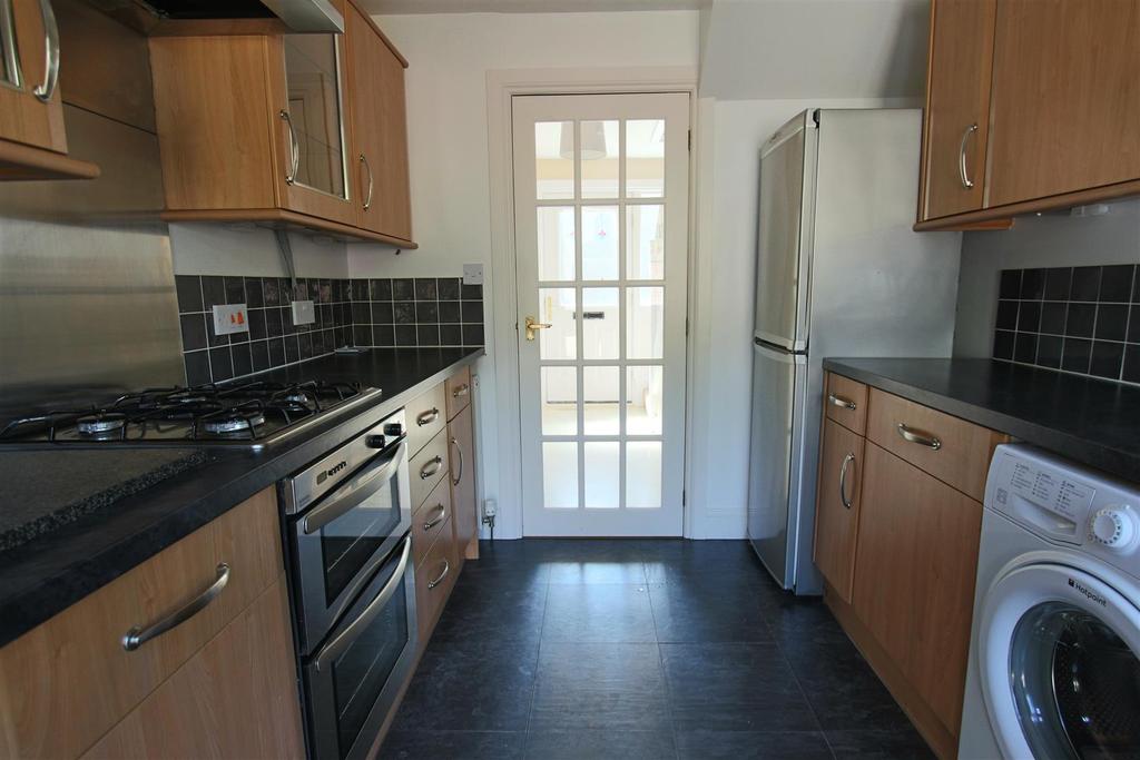 11. Kitchen.JPG