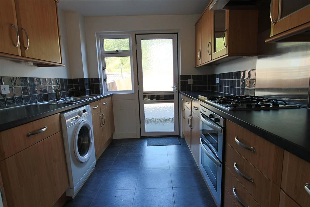 3. Kitchen.JPG