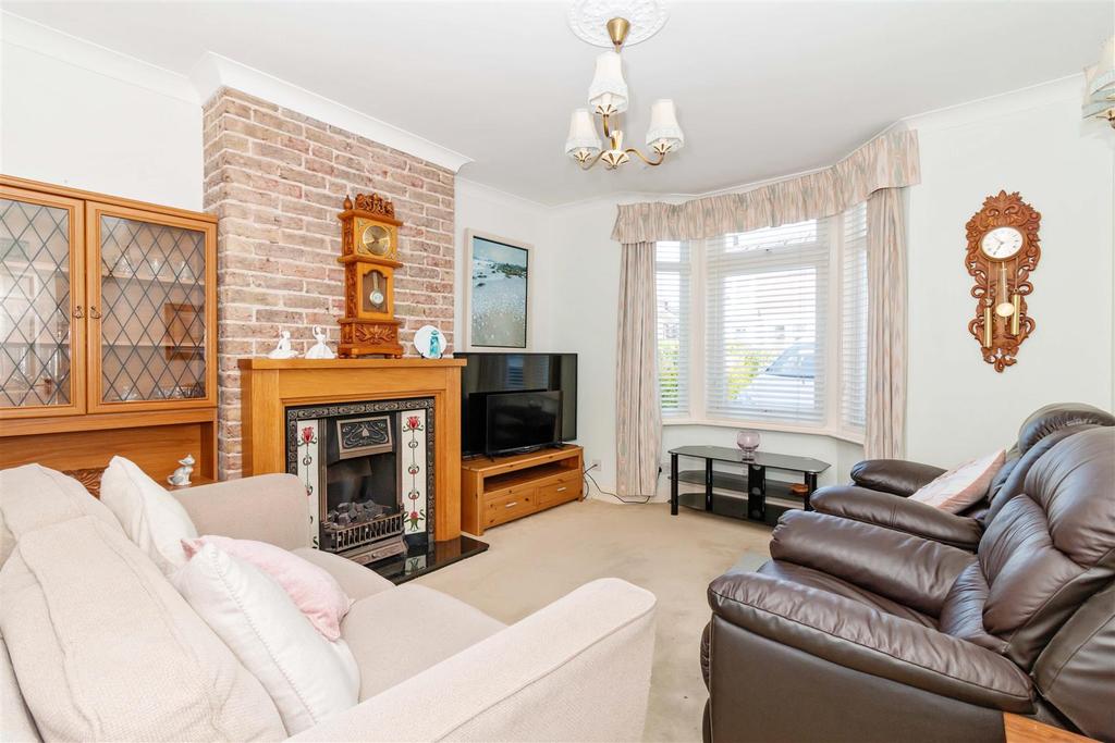 Elm Grove, Worthing 3 bed end of terrace house £350,000